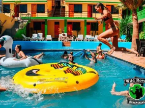 Wild Rover Hostel Huacachina