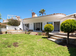 Calle Marbella Chalet with Garden by Beach