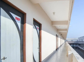 Om Restaurant And Guest House by OYO Rooms