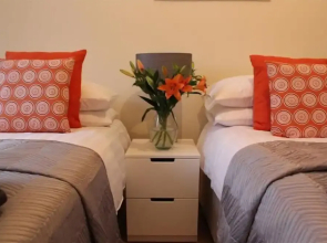 The Eisteddfod - Berwyn House - Central Wrexham - Sleeps Up To 5