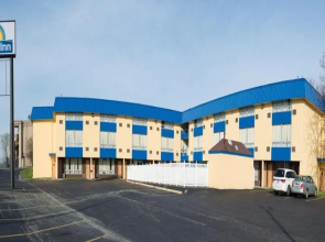 Days Inn by Wyndham Fort Wright Cincinnati Area