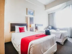 Reddoorz Premium @ Losari Area