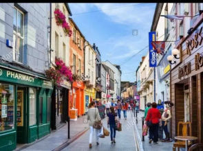 3 Bed Quaint House Town Center