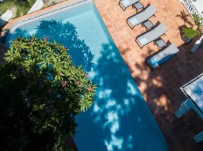 Stunning Ocean Views, Large Heated Pool, Walk to the Beach, AC, Free Wifi