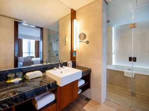 Holiday Inn Qingdao City Centre by IHG