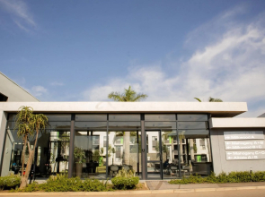 Modern 4 Sleeper Apartment