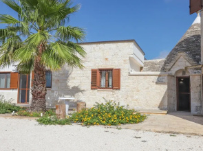 TD Trulli Saveni Trulli with Pool Near the Centre