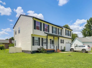 Spacious Home < 3 Mi to Hampton Coliseum!