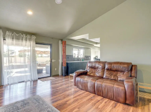 Dog-friendly Family Home in Glendale Suburbs!