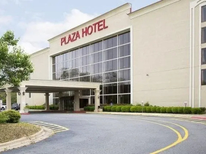 Plaza Hotel & Suites