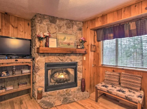 Private Gatlinburg Cabin: Pet Friendly w/ Hot Tub!