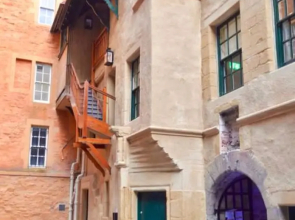 2 Bedroom Apartment on Royal Mile