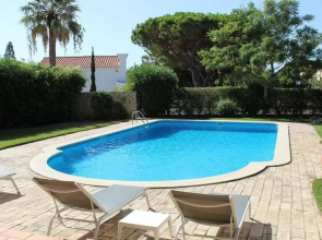 Villa Quadradinhos 46Q Located close to the tennis courts and just 100m from the famous Restaurant