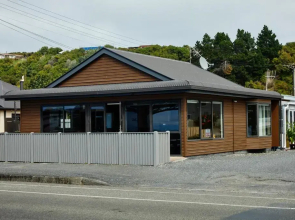 Paradise Inn - Kaikoura Holiday Home