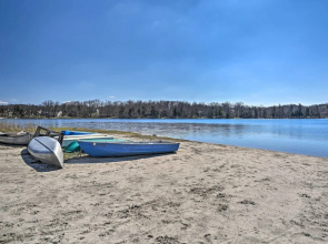 Spacious Tobyhanna Family Home: Pool/beach Access!