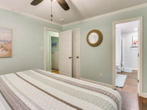 5 Mi to Historic Dtwn Beaufort: Family Gem w/ Yard