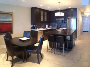 Casa Loma Lakeshore Resort