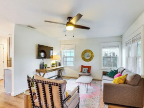 Chic Home ~ 2 Mi to TTU w/ Grill & Yard in Lubbock