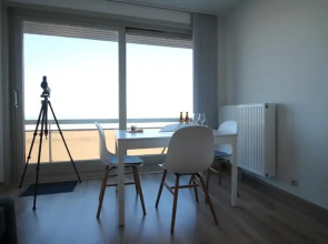 Huswell - Beach Studio With Balcony Sea View