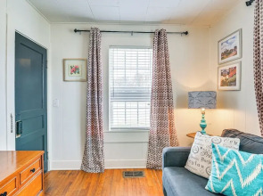Charming Abode ~ 2 Mi to Mississippi State Campus!