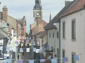 House - Sleeps up to 14 & Parking Available