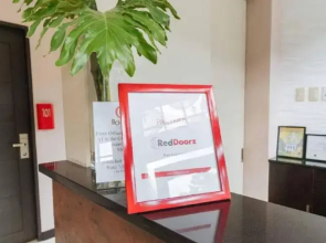 RedDoorz Hotel @ Megans Paradisio Beach Resort