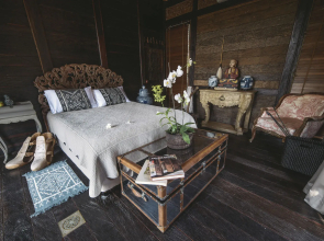 Absolute Beachfront Romantic Villa Laut