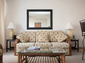 1-2012 Waikiki Banyan