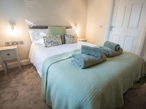 The Foxes Den Coffee House and Rooms