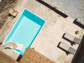 Niva Pool Suites