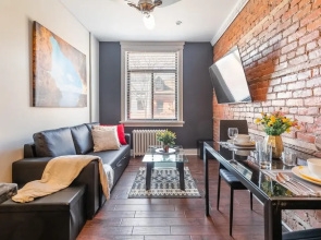 2BR Apt w King Bed Netflix - Near Downtown