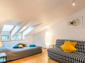 Central 2-level Penthouse with Terrace and free parking