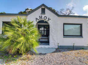 5 Mi to Dtwn: Bright Home w/ Yard in Pensacola!