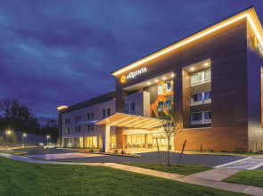 La Quinta Inn & Suites by Wyndham Clifton Park/Saratoga Area