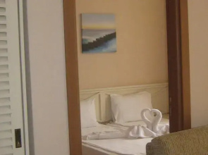 Apartment in Dawn Park Aparthotel