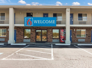 Motel 6 Youngstown, OH