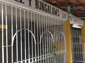 Hotel y Bungalows Los Arcos
