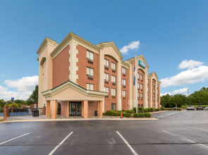 Clarion Pointe Greensboro Airport