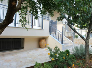 New, bright, cozy, autonomous apartment with private entrance and garden, 42 m2, 5min to the beach and city center