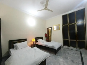 Room-cozy Guest Room in Rawalpindi - Per