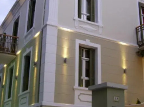 Room "honeybee" in a neoclasical house