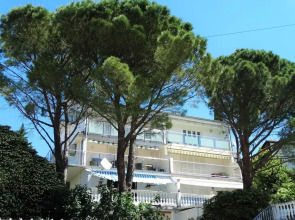 Selce Shorefront Apartment With Balcony and Sea View