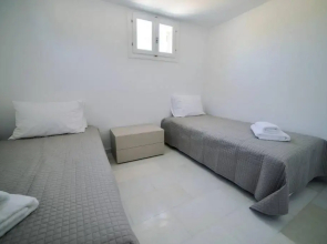 Deep Blue Villa With 4 Bedrooms in Paros