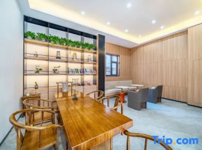 Xiyou Hotel (Shaoxing Lu Xun Residence Cangqiao Straight Street)