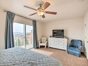 Spacious Garden City Townhome w/ Lake Views!