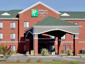 Holiday Inn Express & Suites Suffolk