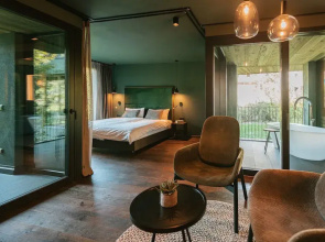 Floris Green Suites