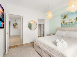 Spacious 2-bed With Private Rooftop & BBQ Access