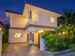 Villa Waree 5 minutes from City and Beach