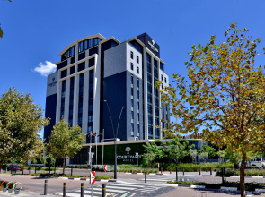 Courtyard Hotel Waterfall City